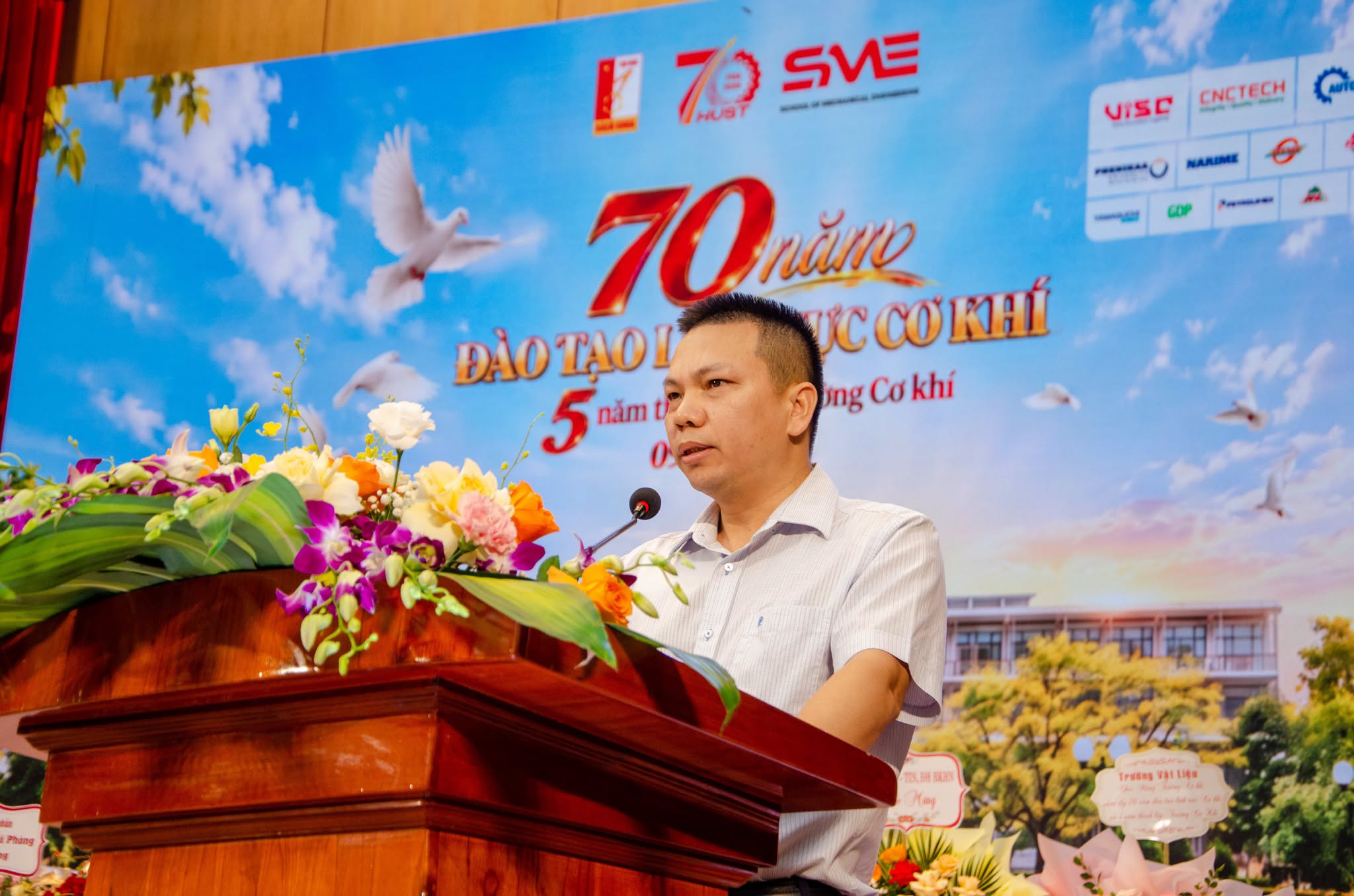 Anh Xuân phát biểu ở bách khoa